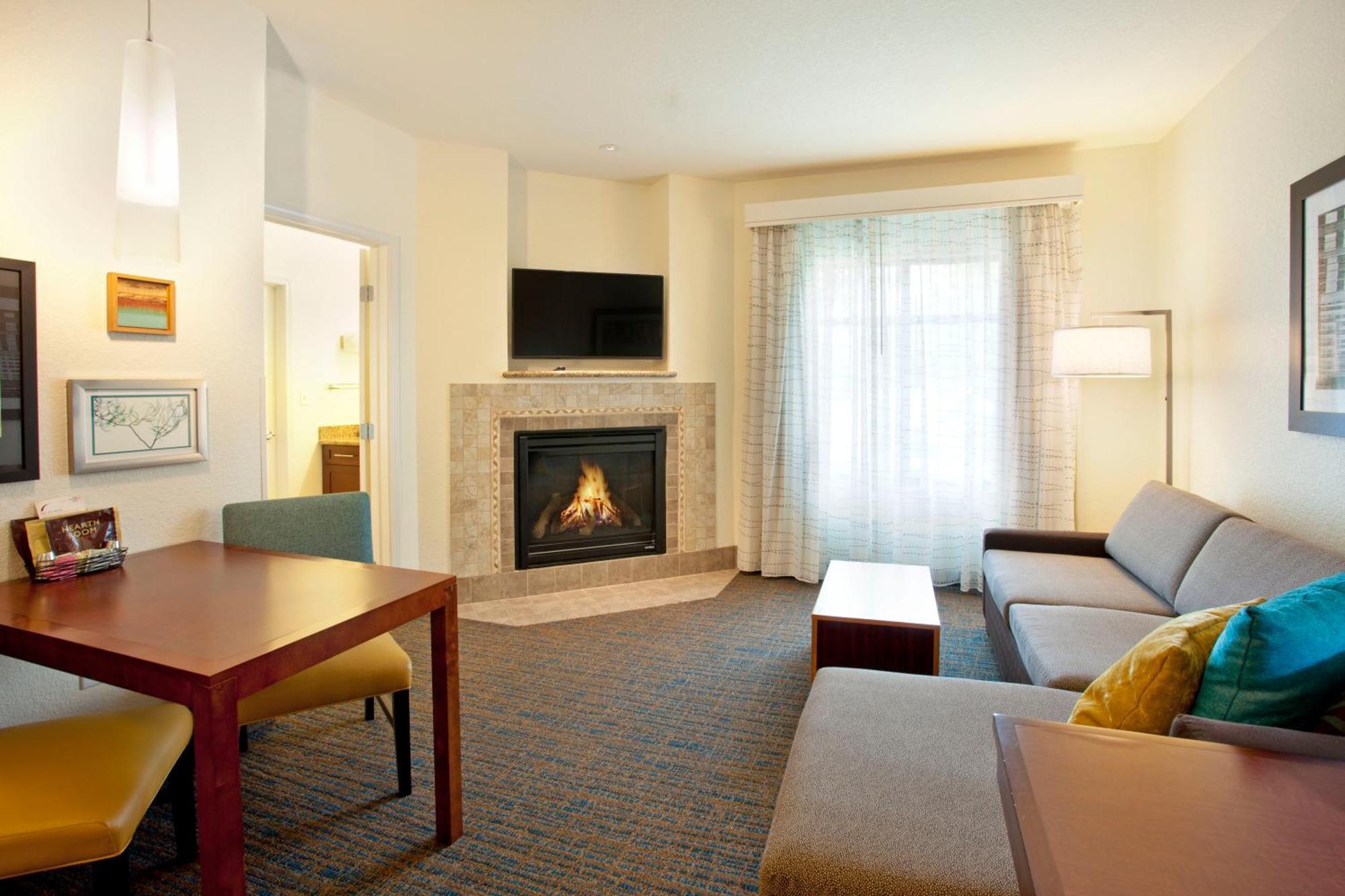 One-Bedroom King Suite Fireplace,1589564317:JPEG