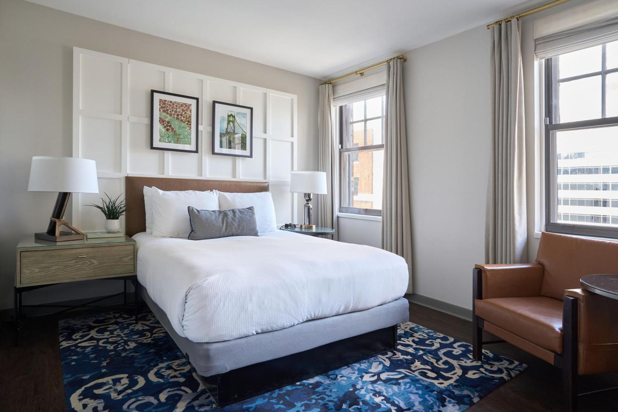 Queen Guestroom