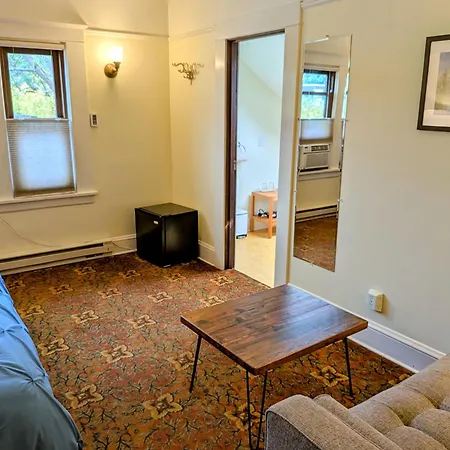 Bluebird Guesthouse-3